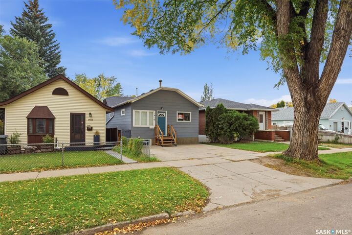 Property Photo:  1417 G Avenue N  SK S7L 2A8 