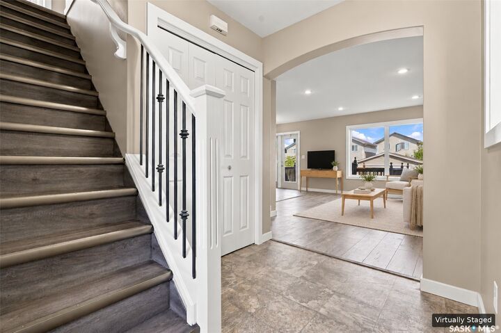 Property Photo: 255 McBeth Crescent SK S7T 0L6