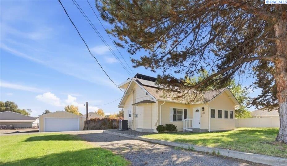 Property Photo:  2103 S Washington St  WA 99337 
