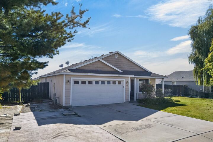 Property Photo:  9404 Percheron Dr  WA 99301 