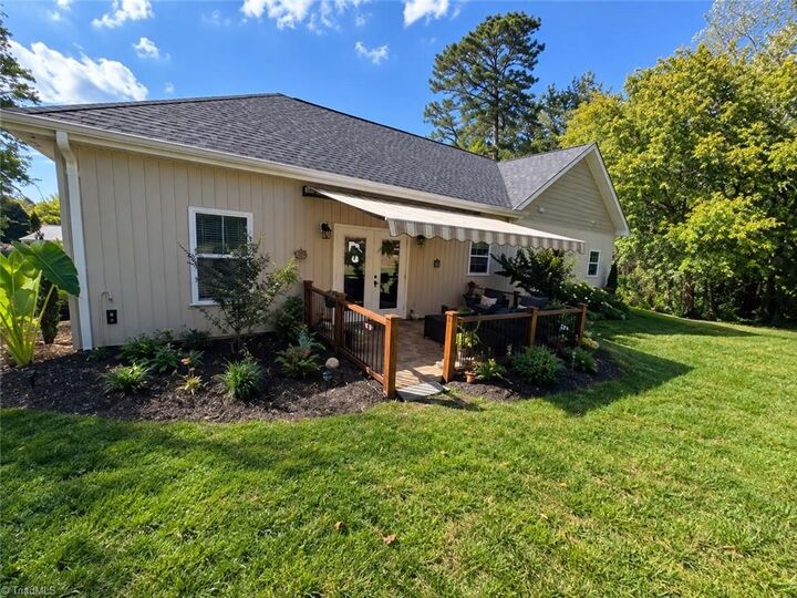 Property Photo:  110 N Pineland Avenue  NC 28642 