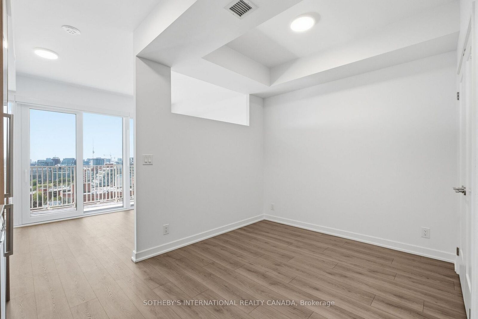 Property Photo:  88 Bathurst Street 612  ON M5V 0W8 