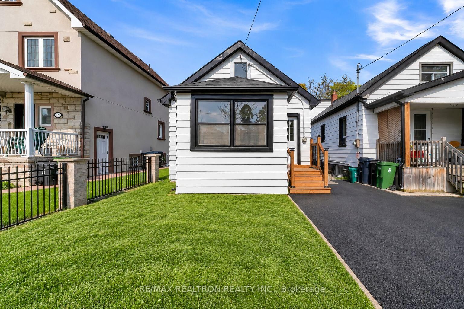 Property Photo:  53 Twenty Fourth Street  ON M8V 3N3 