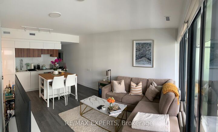 Property Photo: 185 Roehampton Avenue 501 ON M4P 0C8
