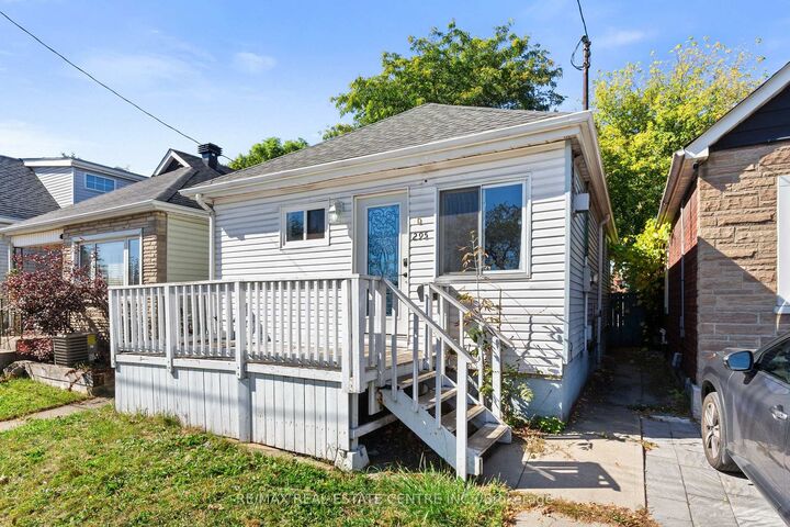 Property Photo:  295 Strathearn Avenue  ON L8H 5K8 