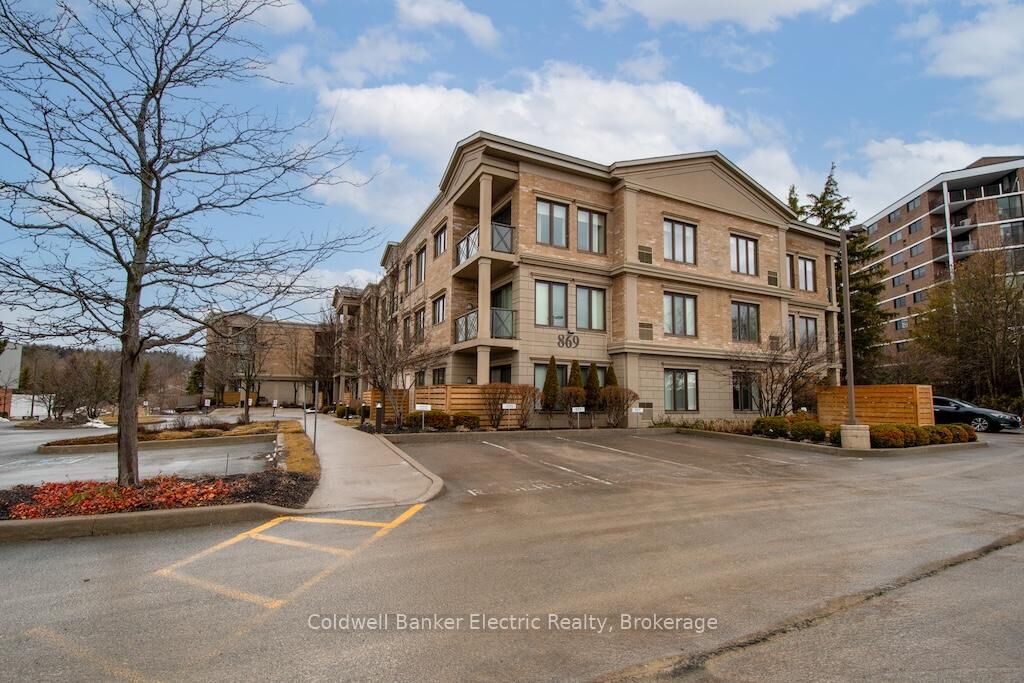 Photo de la propriété: 869 Clonsilla Avenue 212 ON K9J 0B7