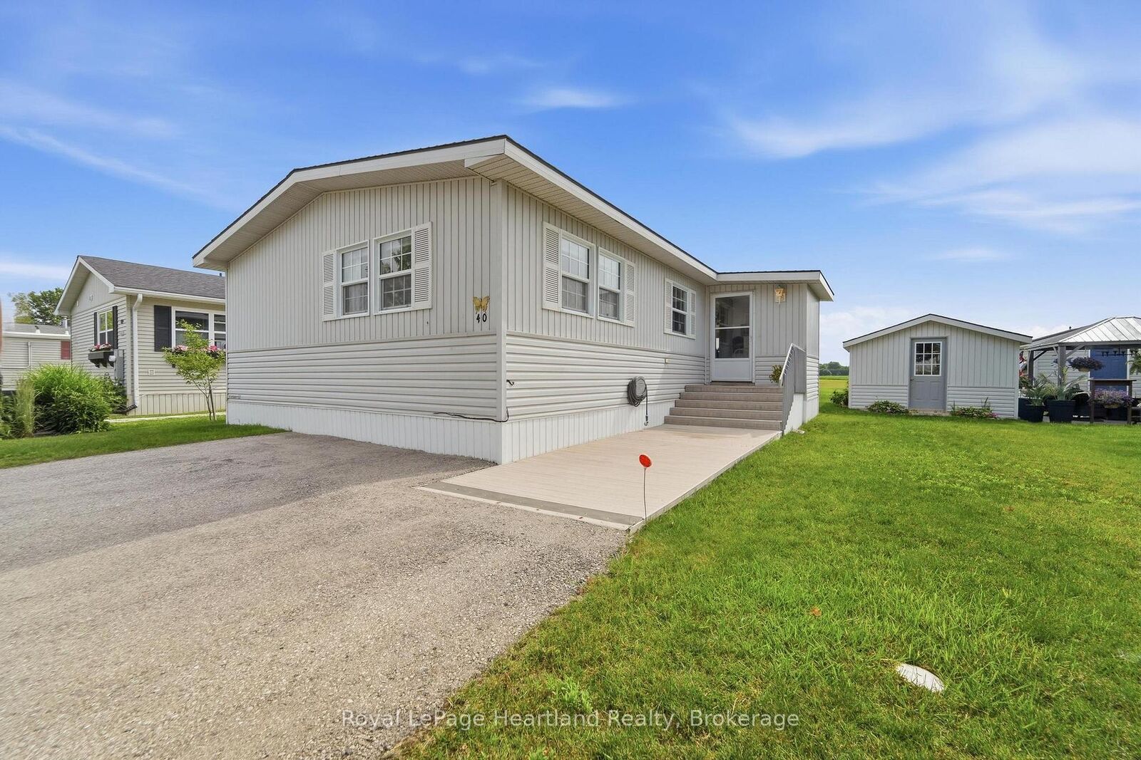 Property Photo:  40 Algonquin Lane  ON N7A 3Y2 