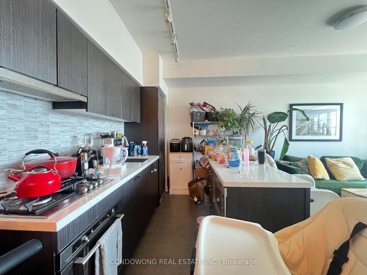 Property Photo:  501 St Clair Avenue W 1108  ON M5P 0A2 