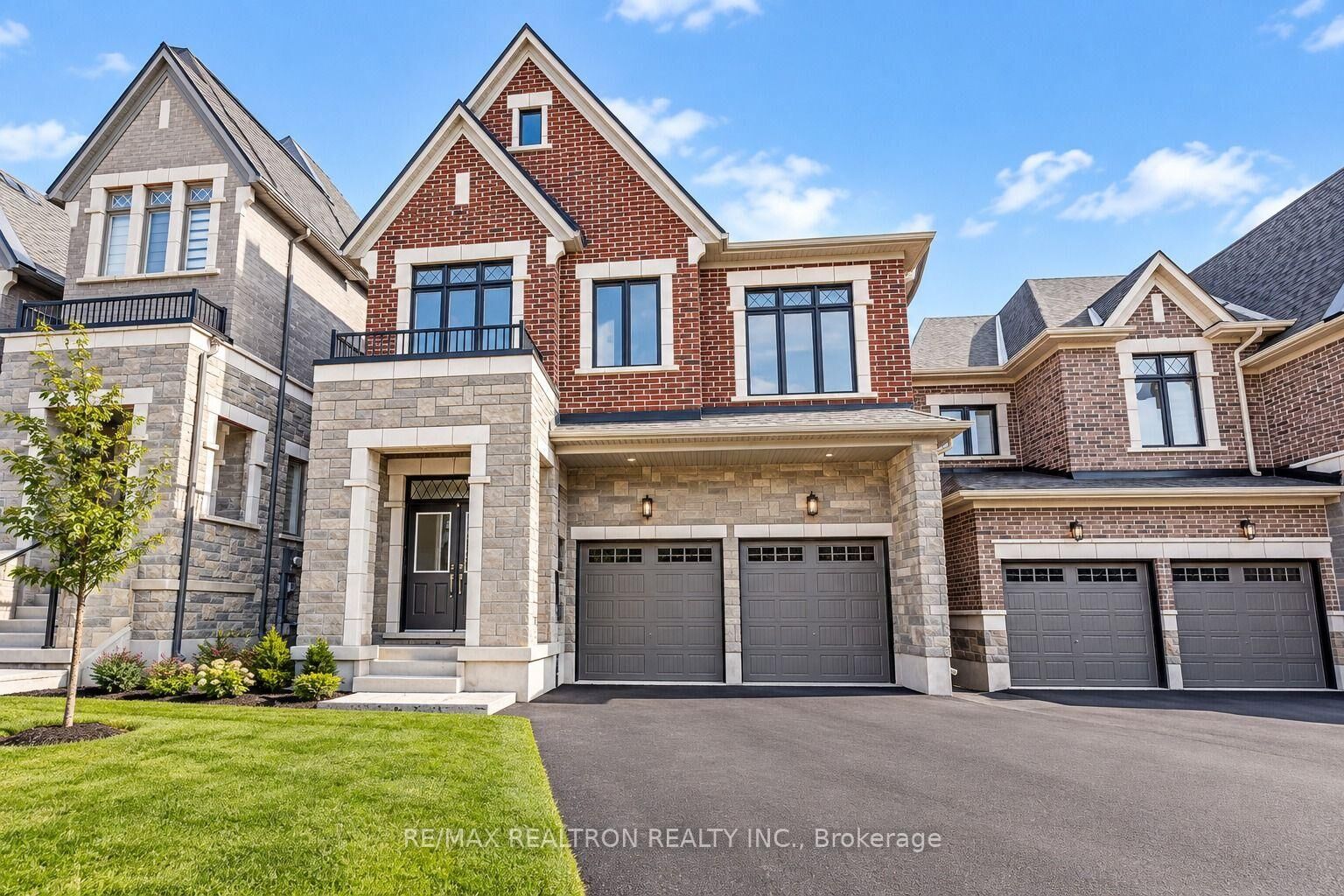 Property Photo:  1041 Suddard Avenue  ON L1L 0V5 