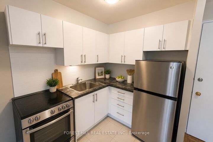 Property Photo:  104 Goodwood Park 118  ON M4C 5S9 