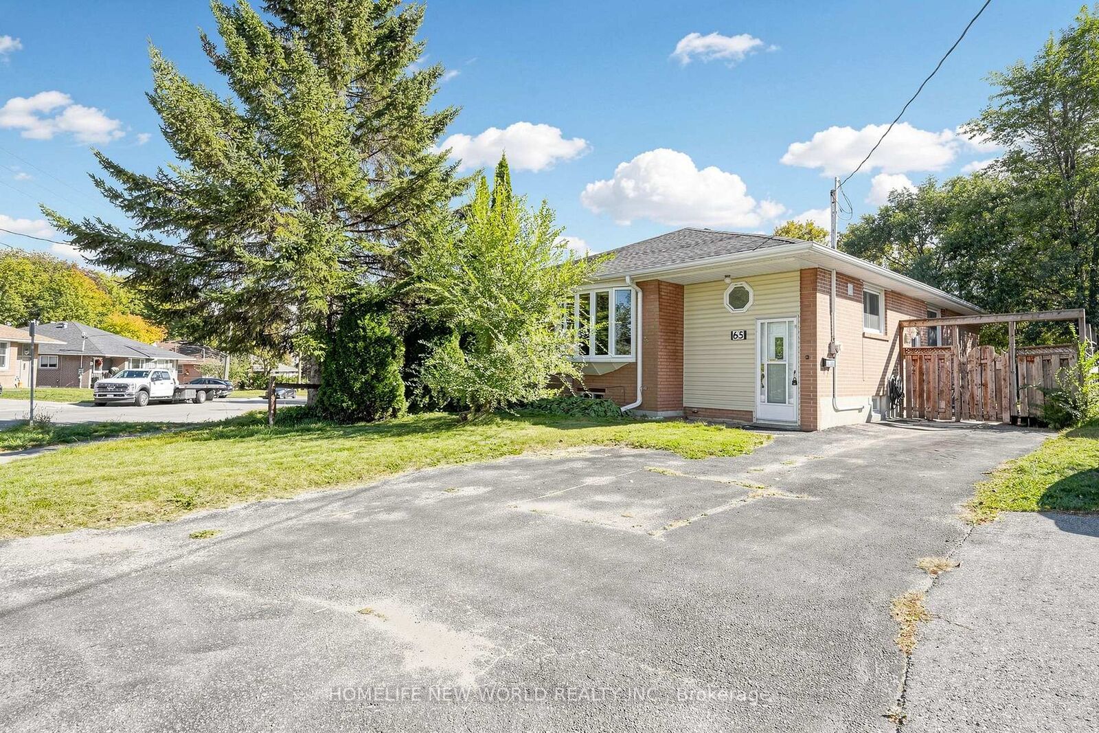 Property Photo:  65 Walter Avenue Main  ON L3Y 2T4 