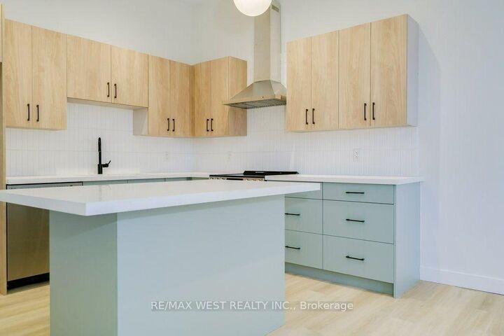 Property Photo:  2083 Danforth Avenue 202  ON M4C 1K1 