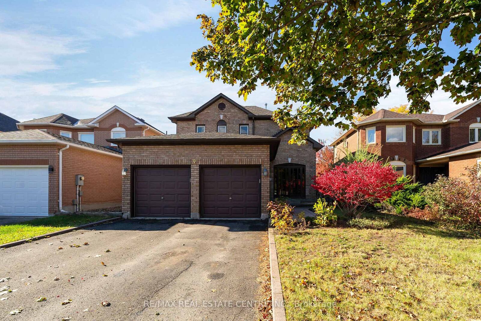 Property Photo:  39 Killaloe Crescent  ON L7G 5N2 