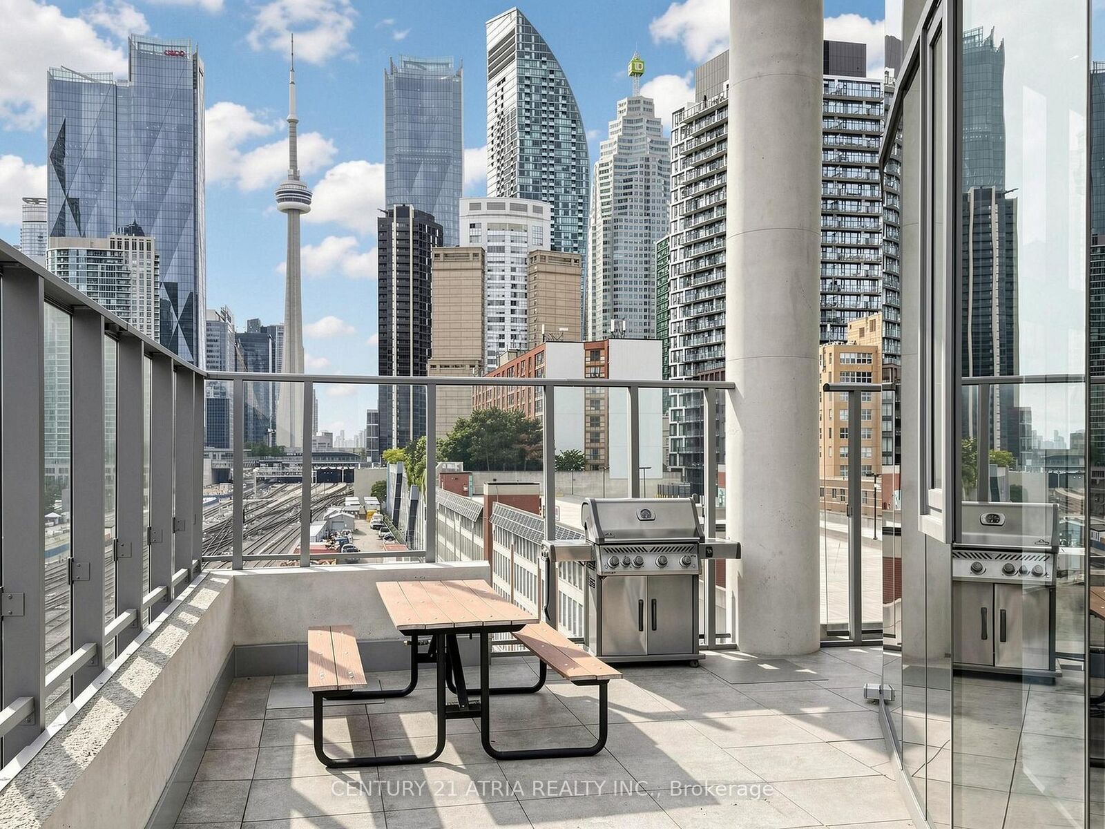 Property Photo: 3 Market Street 410 ON M4E 0A3