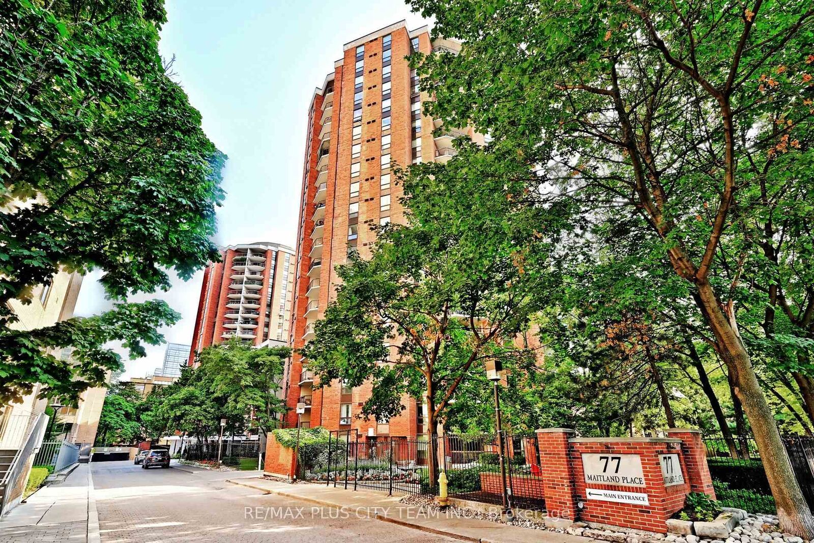 Property Photo:  77 Maitland Place 123  ON M4Y 2V6 