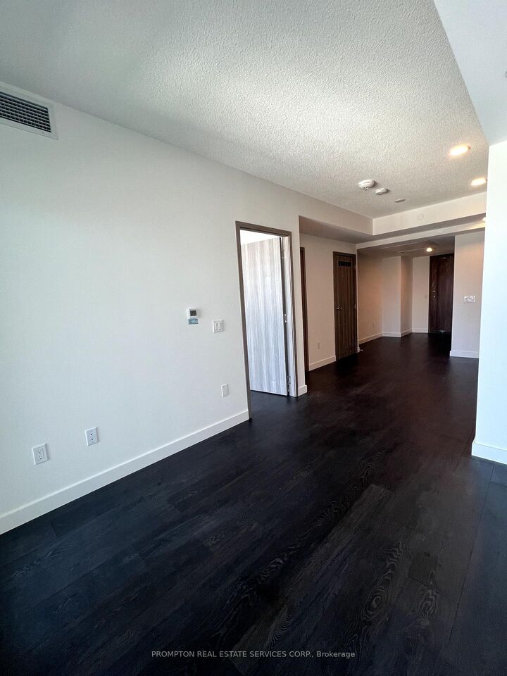 Property Photo:  3 Concord Cityplace Way 5009  ON M5V 0X4 