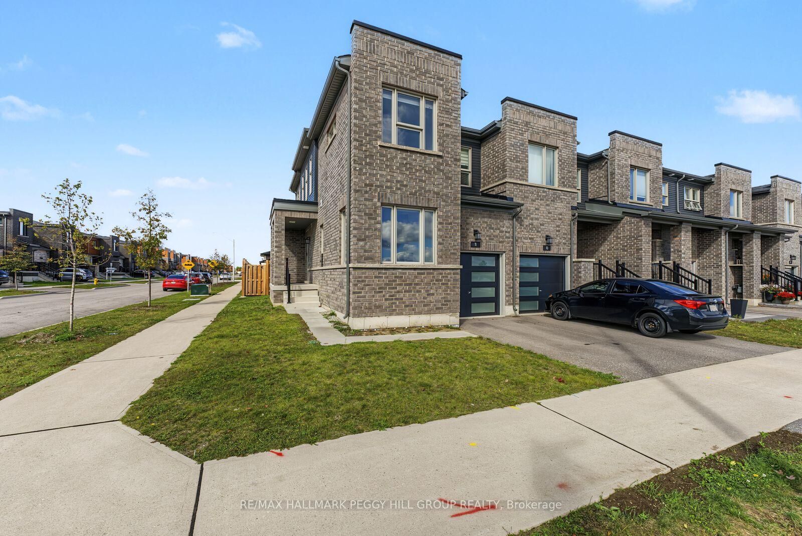 Property Photo:  11 Turnberry Lane  ON L9J 0M8 