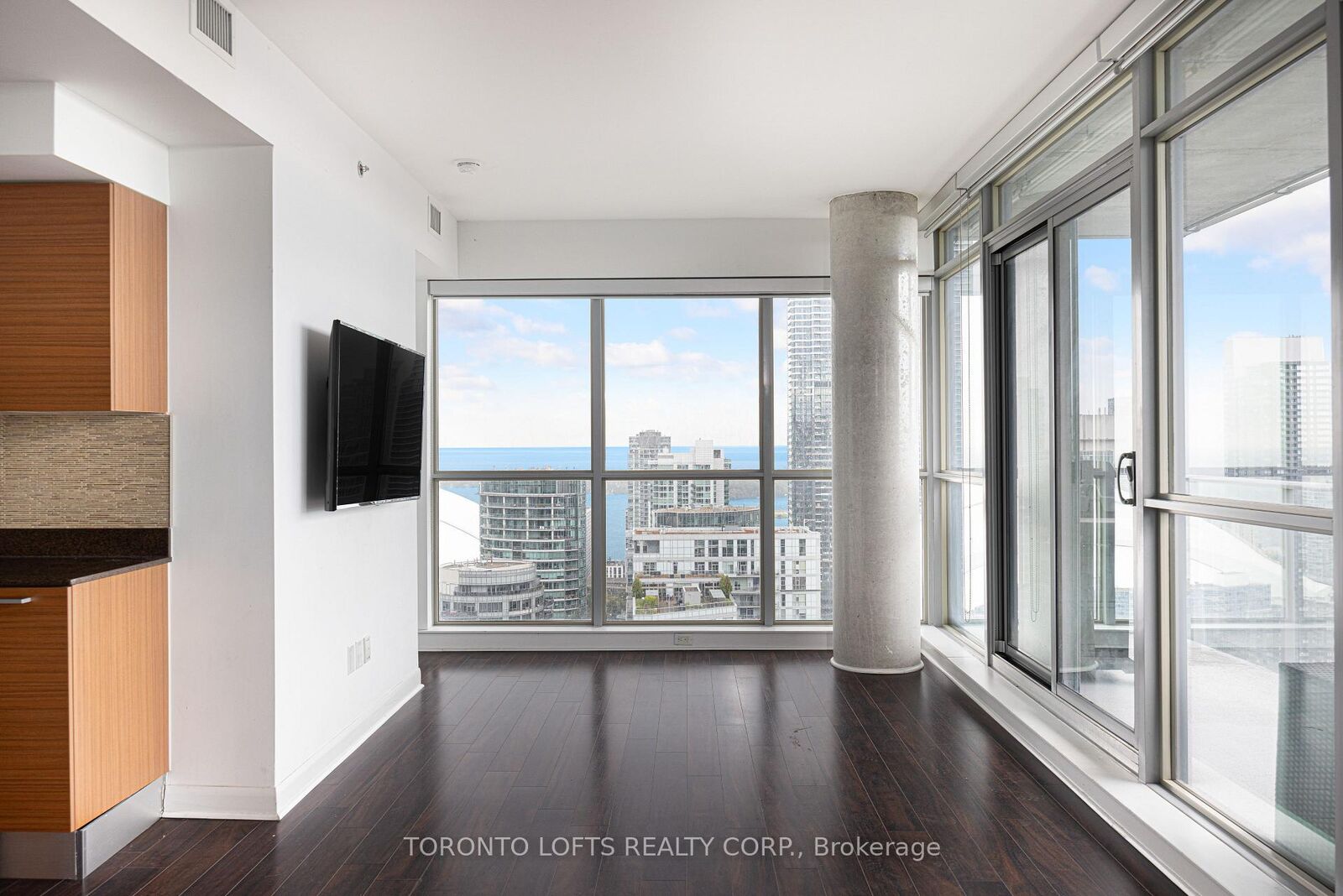 Property Photo: 375 King Street W 3302 ON M5V 1K1