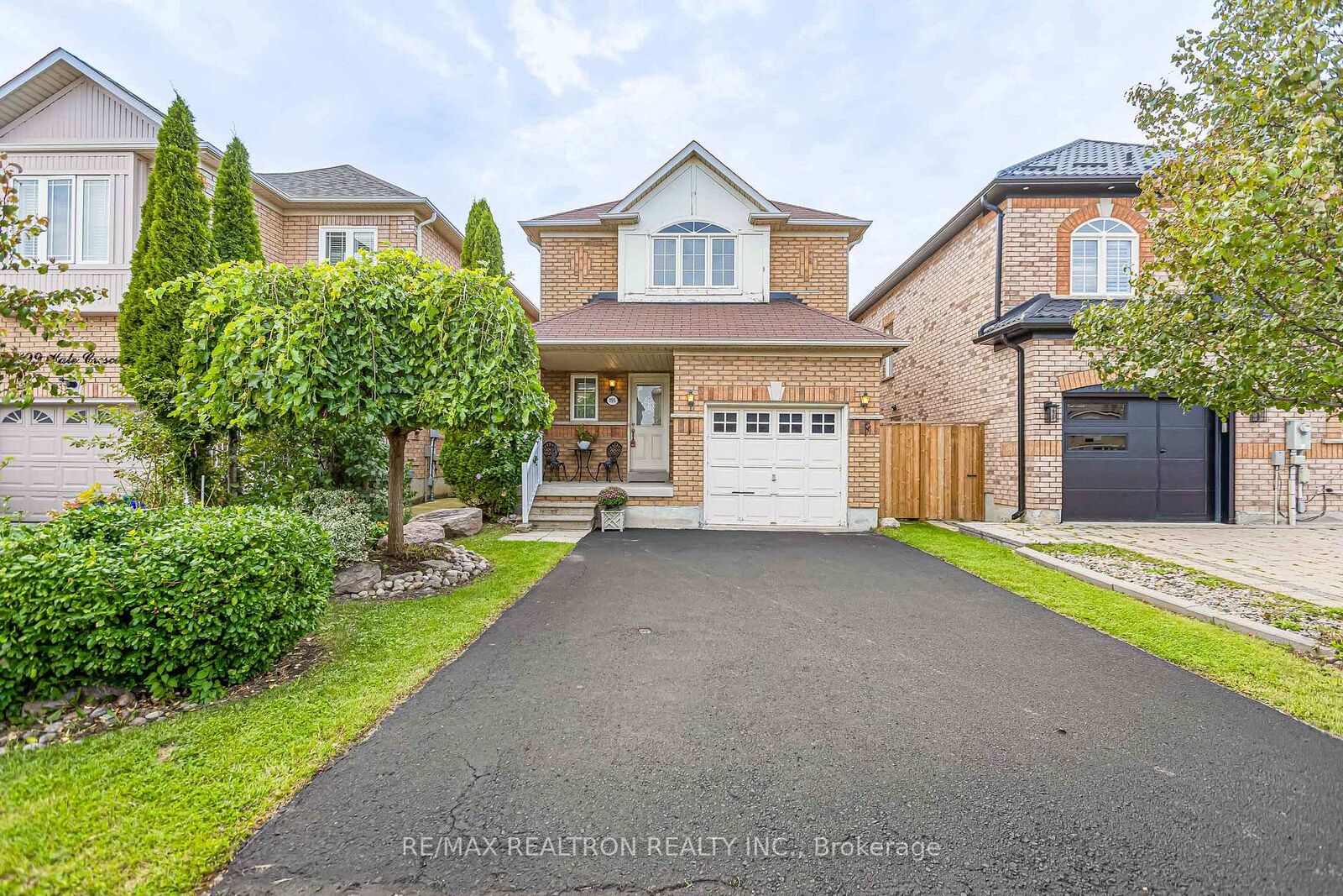 Property Photo: 195 Kale Crescent ON L6A 3R2