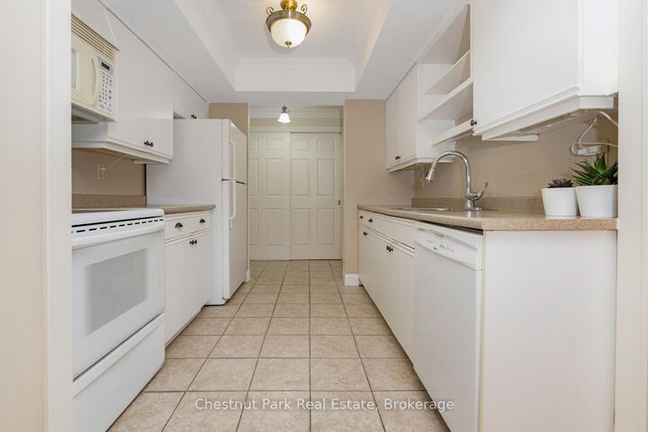 Property Photo:  172 Eighth Street 102  ON L9Y 4T2 