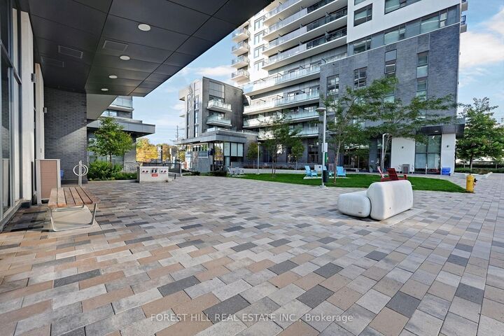 Photo de la propriété: 30 Samuel Wood Way 1708 ON M9B 0C9