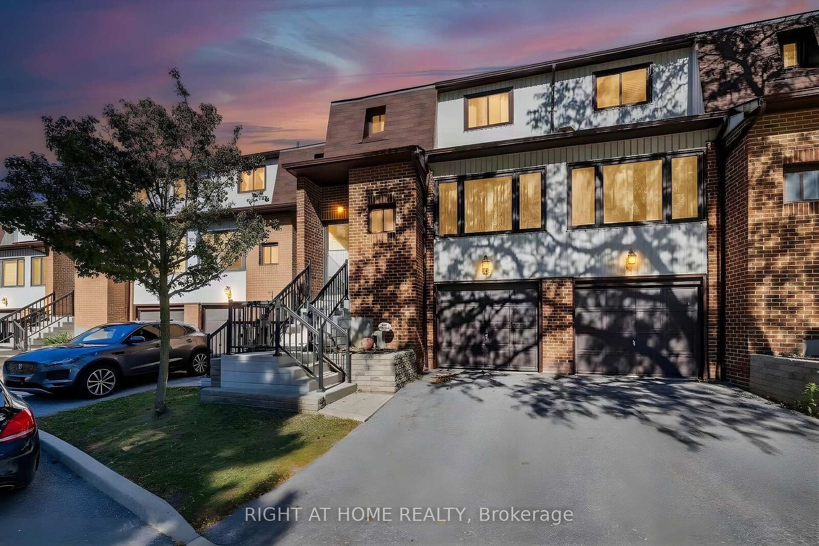 Property Photo:  765 Oklahoma Drive 5  ON L1W 3C9 