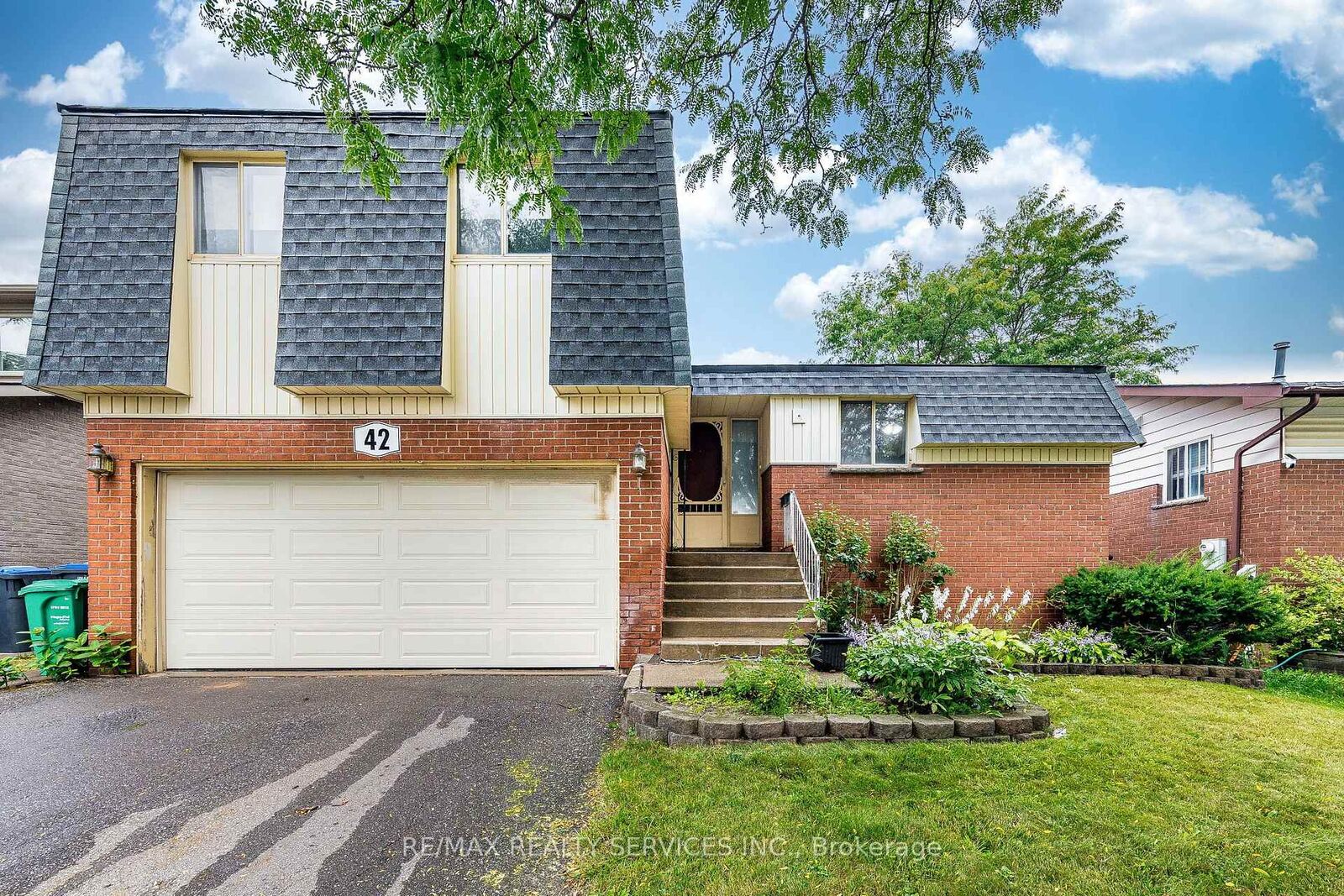 Property Photo:  42 Linkdale Road  ON L6V 2Y6 