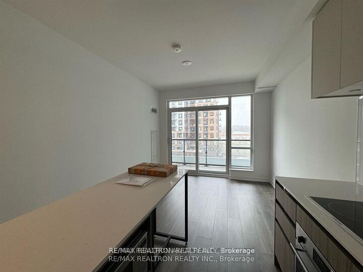 Property Photo:  7950 Bathurst Street 525  ON L4J 0L4 