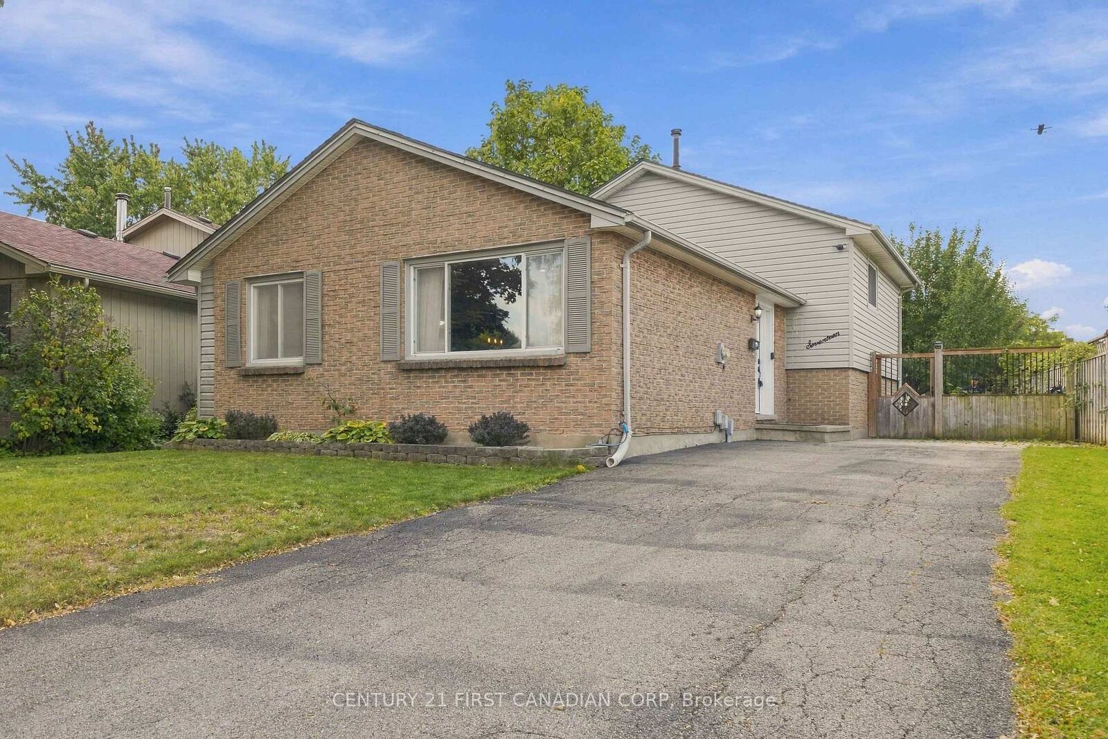 Property Photo:  17 Archer Crescent  ON N6E 2A4 