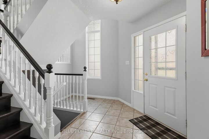 Property Photo:  763 Redoak Place  ON N6H 5R8 