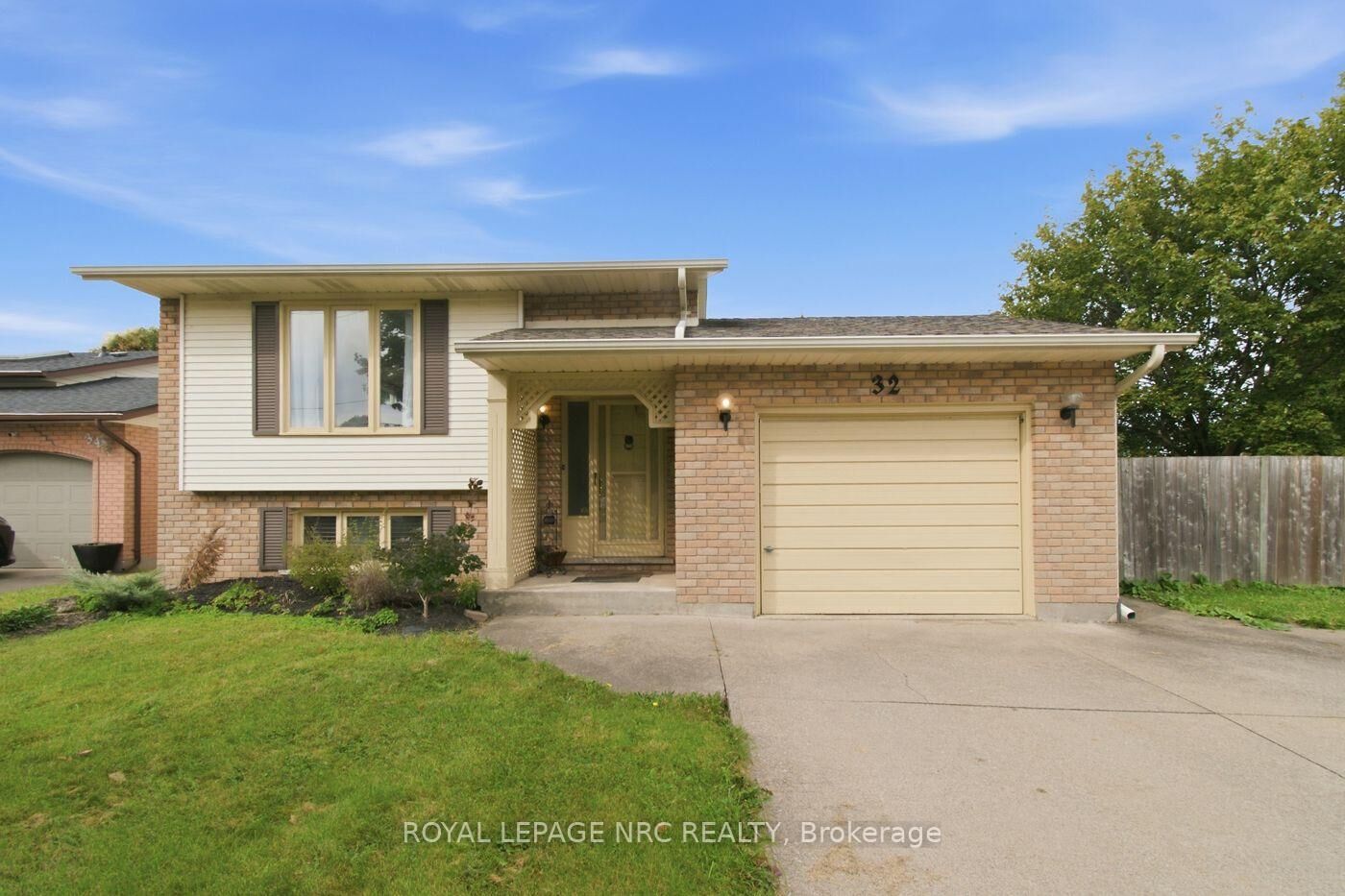 Property Photo:  32 Crestcombe Road  ON L2S 2J4 