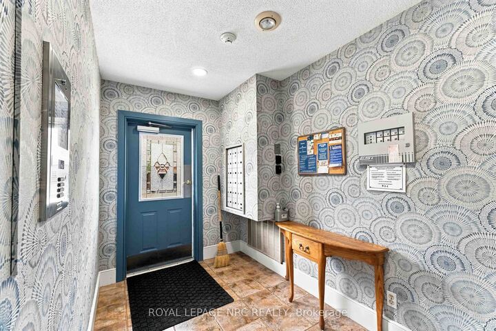 Property Photo:  4090 John Charles Boulevard 104  ON L0R 2C0 