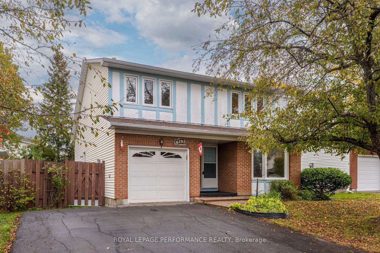 Property Photo:  6198 Voyageur Drive  ON K1C 2W3 