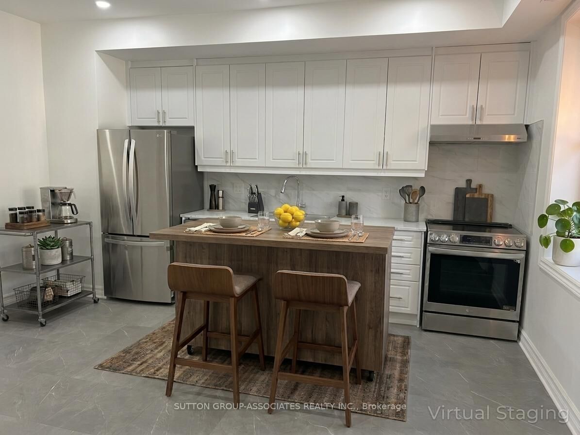 Property Photo:  792 College Street 2nd Flr  ON M6G 1C5 