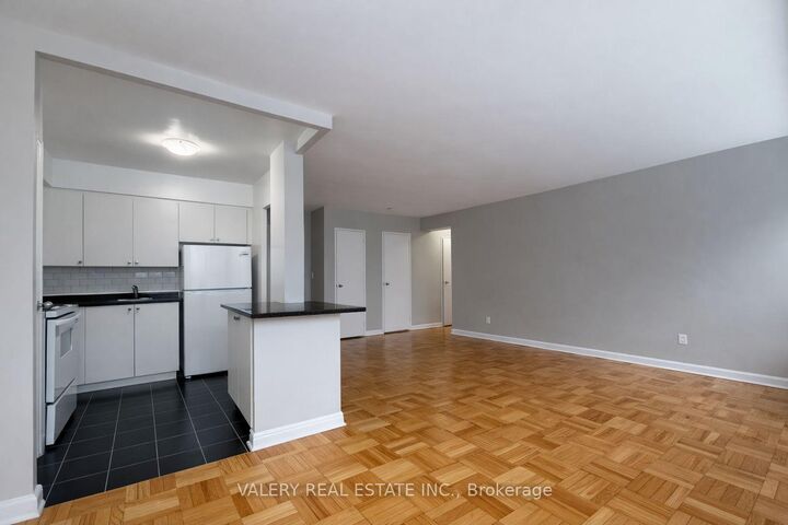 Property Photo:  42 Thorncliffe Park Drive 207  ON M4H 1K1 
