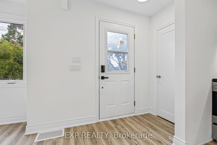 Property Photo:  156 E36th Street Upper  ON L8V 3Z4 