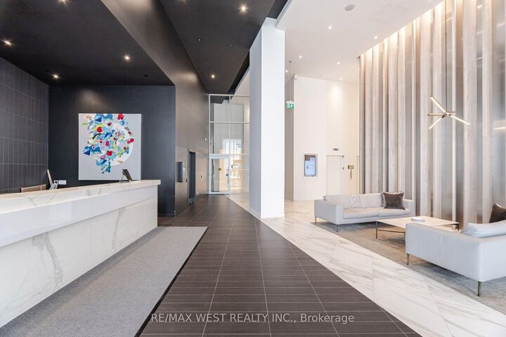 Property Photo:  3900 Confederation Parkway 5104  ON L5B 0M3 