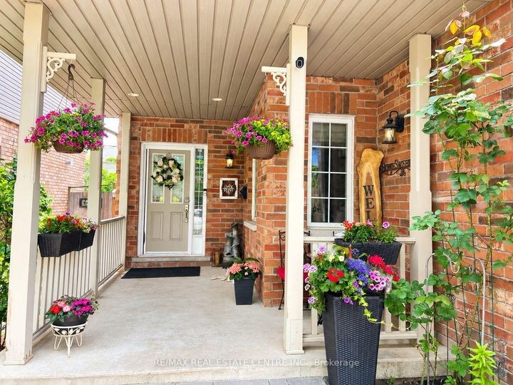 Property Photo:  1302 Renfield Drive  ON L7M 4Z3 