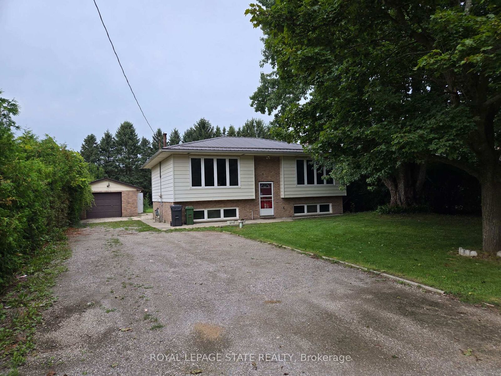 Property Photo:  8 Lyndhurst Avenue  ON N3Y 4J9 