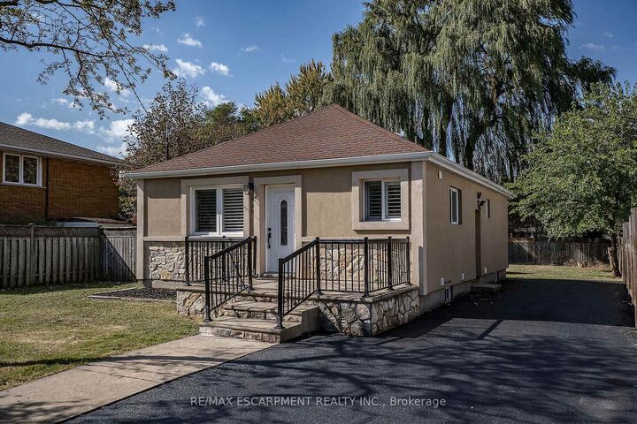 Property Photo:  788 Upper Gage Avenue  ON L8V 4K4 