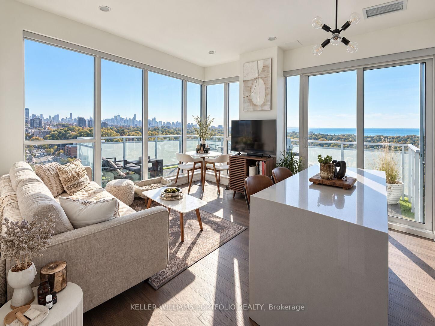 Property Photo:  1830 Bloor Street W 1205  ON M6P 0A2 