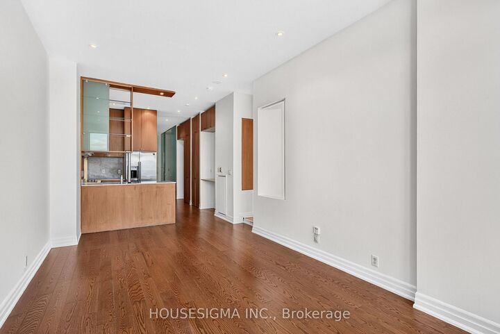 Property Photo:  797 Don Mills Road 804  ON M3C 1V1 