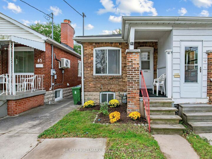 Property Photo:  41 Gowan Avenue  ON M4K 2C8 
