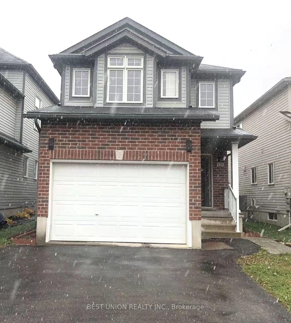 Property Photo:  229 Featherstone Crescent  ON N2R 1Z3 