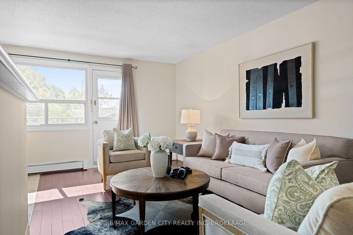 Property Photo:  264 Oakdale Avenue 211  ON L2P 2K4 