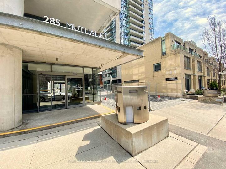 Property Photo:  285 Mutual Street 1703  ON M4Y 3C5 