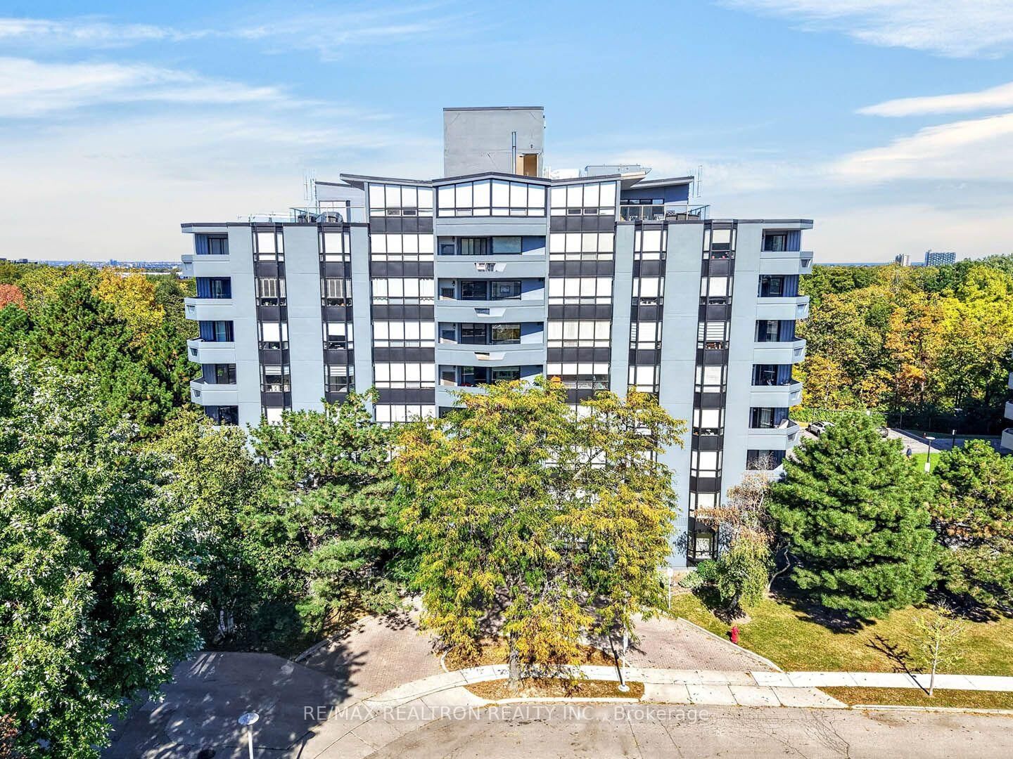 Photo de la propriété: 6 Village Green Boulevard 501 ON L8G 5B7