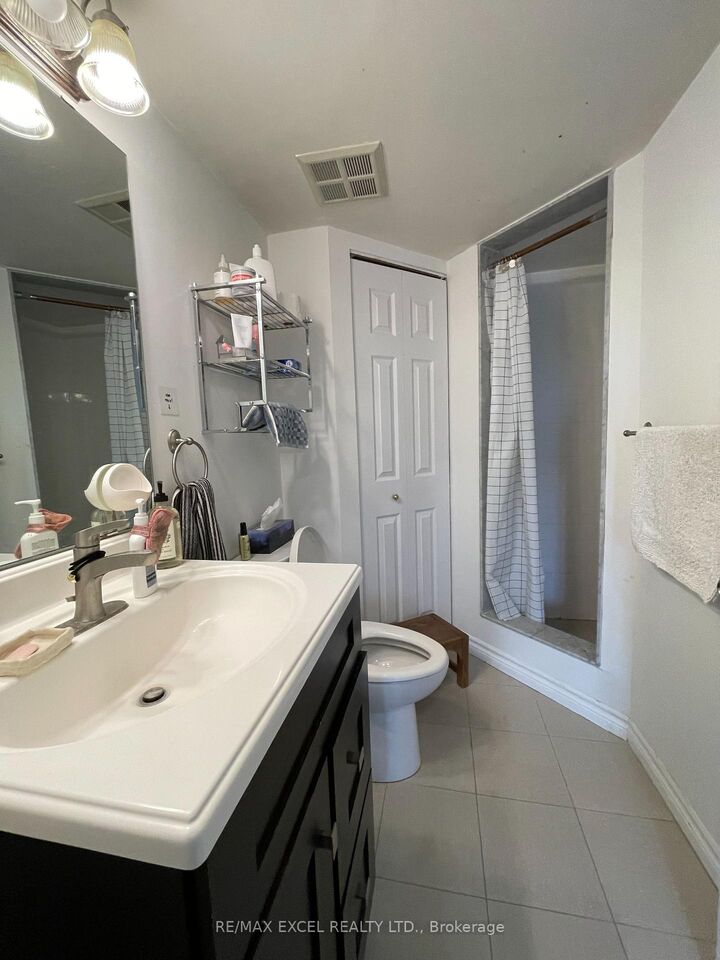 Property Photo:  456 College Street 602 2nd Bedroom  ON M6G 4A3 
