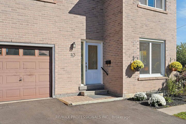 Photo de la propriété:  43 Franca Crescent  ON M9V 4T8 