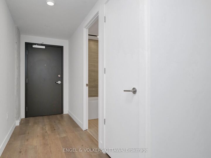 Property Photo: 10 James Street 505 ON K2P 1Y5